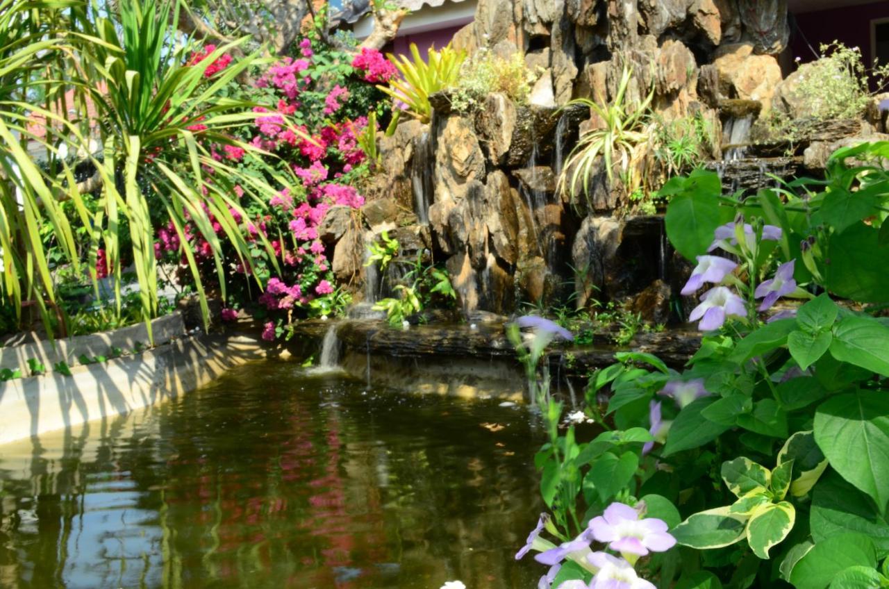 Rungnatee Place & Boutique Hotel Buriram Exterior foto